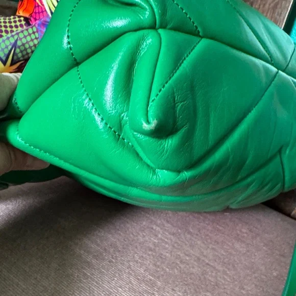 💚🤮🐸🦖Rebecca Minkoff Green Shoulder Bag with Gold Chain - Picture 7 of 16